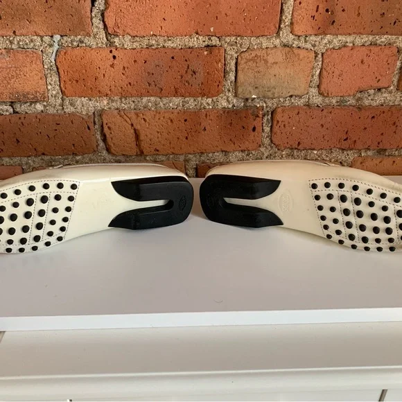 Tod’s Women’s Grommino Flat Driving Shoe Loafer Ivory Patent Leather 6 36 - Picture 11 of 13